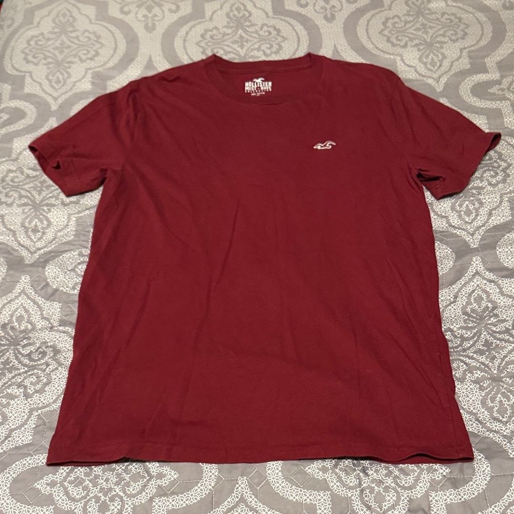 Hollister Men's Deep Red Crew Neck Tee
